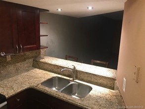 210 W 68th St-Unit -216 in Hialeah, FL - Foto de edificio - Building Photo
