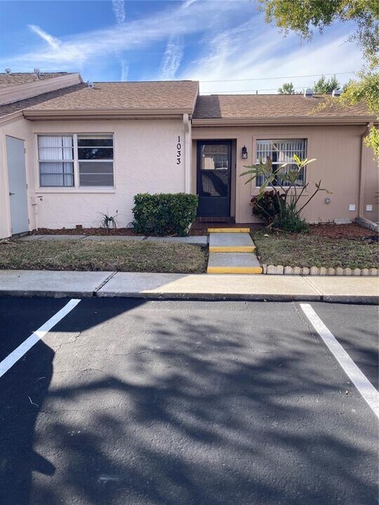 1406 Bowsprit Ln in Holiday, FL - Building Photo