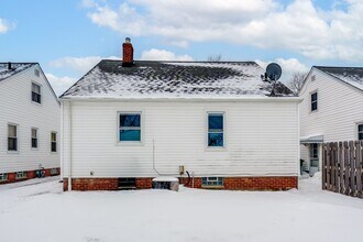 375 E 324th St in Willowick, OH - Building Photo - Building Photo