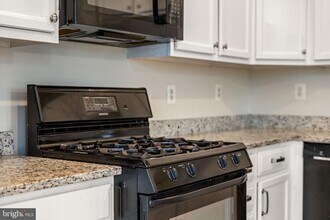 15701 Palermo Terrace in Woodbridge, VA - Building Photo - Building Photo