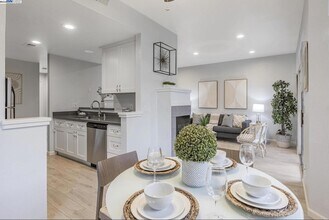 7595 Canyon Meadows Cir, Unit A in Pleasanton, CA - Building Photo - Building Photo