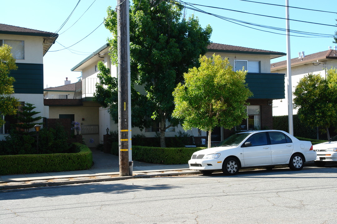 242 Grand Blvd in San Mateo, CA - Building Photo