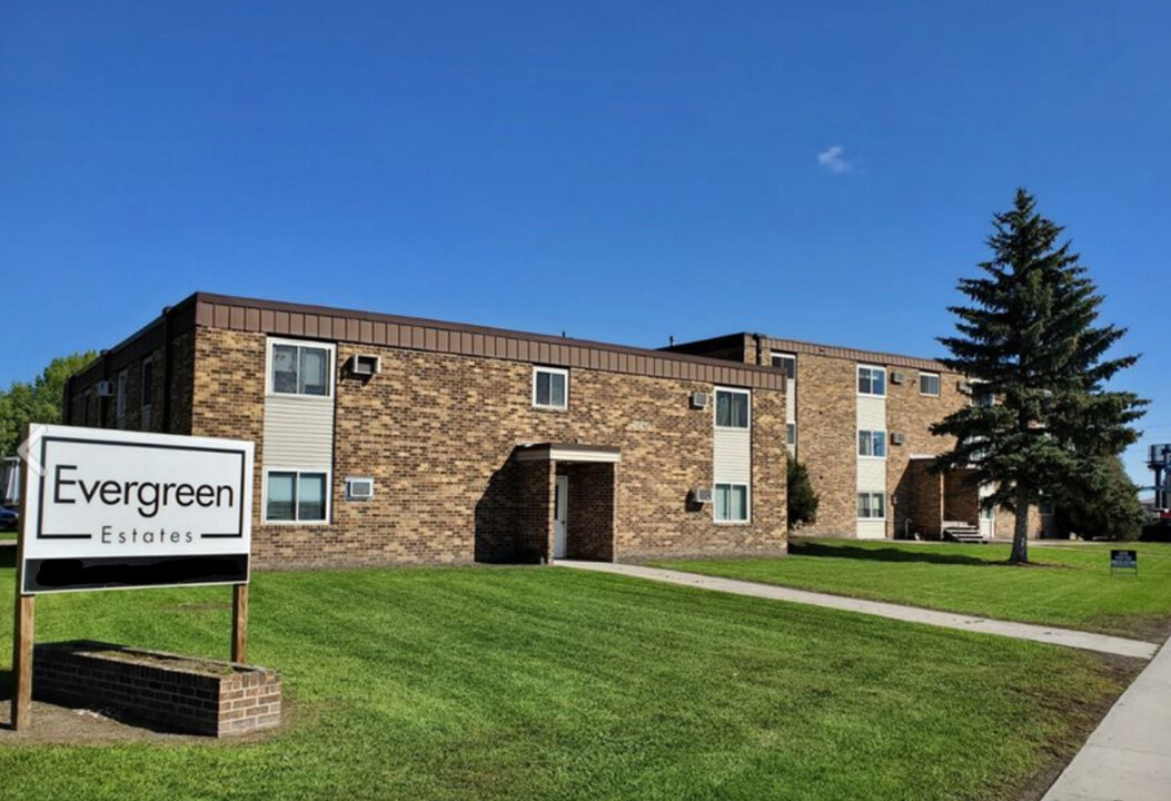 Evergreen Estates in East Grand Forks, MN - Building Photo