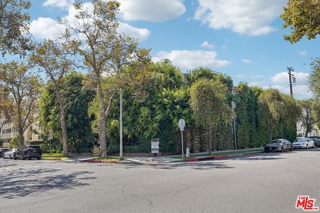 9000 Clifton Wy in Beverly Hills, CA - Building Photo - Building Photo