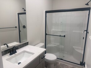 12113 127th Ave E in South Hill, WA - Foto de edificio - Building Photo