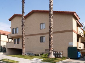 Las Casas Apartments in Anaheim, CA - Building Photo - Building Photo