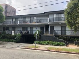 1105 S Barrington Ave, Unit 8 in Los Angeles, CA - Building Photo