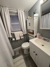 503 Wood St in Bristol, RI - Foto de edificio - Building Photo