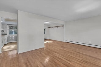 42 Shirley Ct in Commack, NY - Building Photo - Building Photo
