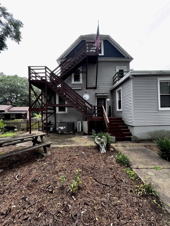 132 Orleans Cir in Norfolk, VA - Building Photo - Building Photo