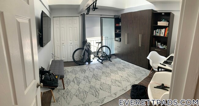 12 Locust St