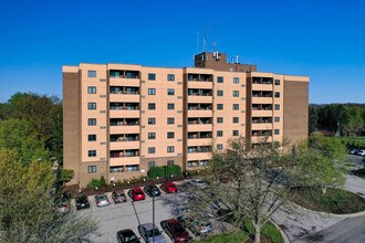 Town North Tower in Pittsburgh, PA - Foto de edificio - Building Photo