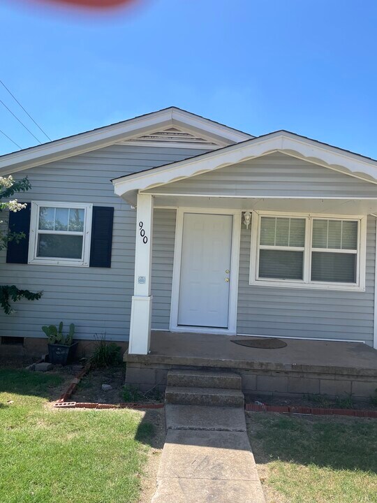 900 N University Blvd in Norman, OK - Foto de edificio