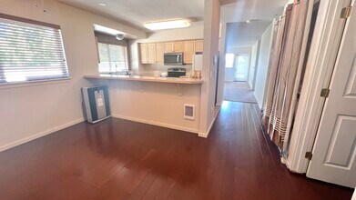 15340 Macadam Rd S, Unit B405 in Tukwila, WA - Building Photo - Building Photo