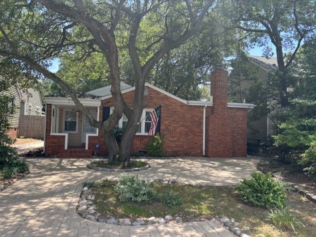 property at 2703 Poinciana Dr