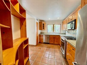 1021 Laguna St in Santa Barbara, CA - Building Photo - Building Photo