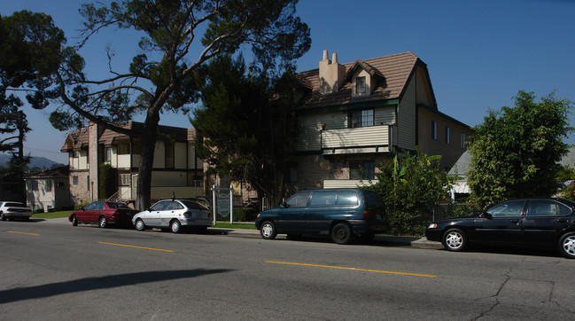 10213 Commerce Ave in Tujunga, CA - Building Photo - Building Photo