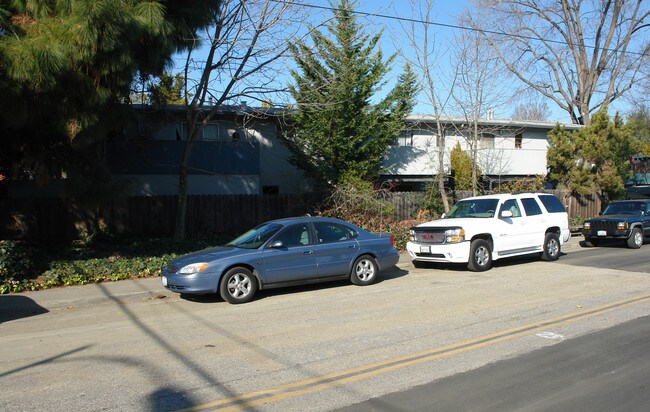 4190 Byron St in Palo Alto, CA - Building Photo - Building Photo