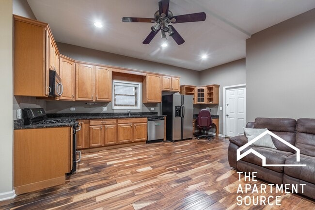 property at 1333 N Bosworth Ave