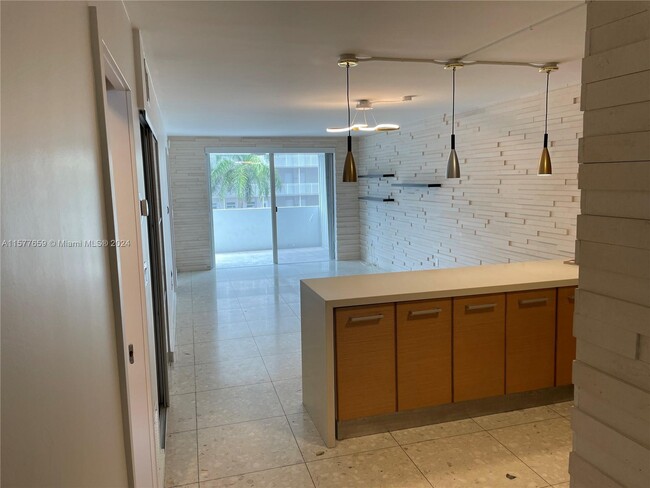 1331 Lincoln Rd in Miami Beach, FL - Building Photo - Building Photo