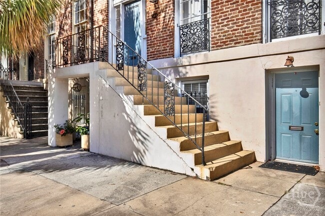 32 E Taylor St in Savannah, GA - Building Photo - Building Photo