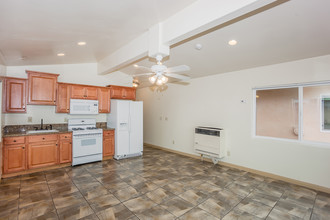 6745 Del Playa Dr in Isla Vista, CA - Foto de edificio - Interior Photo