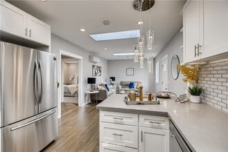 10253 19th Ave SW in Seattle, WA - Foto de edificio - Building Photo