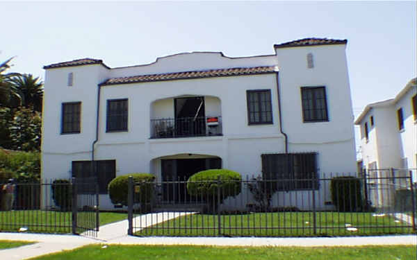 2637 S Bronson Ave in Los Angeles, CA - Building Photo