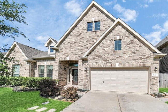 property at 1122 Boxwood Dr