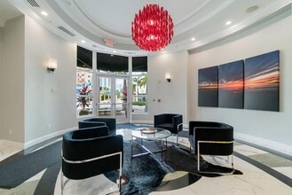 600 S Dixie Hwy in West Palm Beach, FL - Building Photo - Building Photo