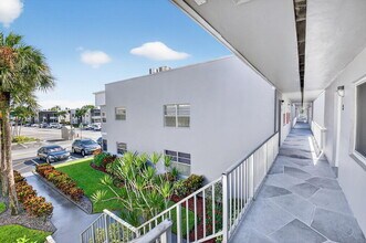 184 Burgandy Way in Delray Beach, FL - Building Photo - Building Photo