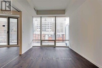 1 Bloor St E in Toronto, ON - Building Photo - Building Photo