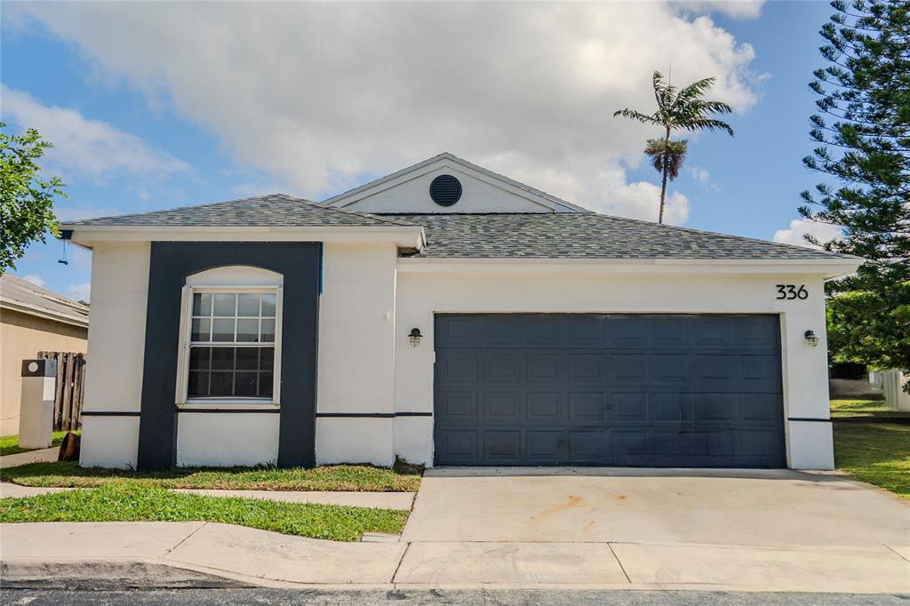336 S Ketch Dr in Sunrise, FL - Foto de edificio