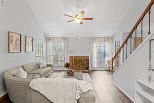 2211 S Kirkwood Rd in Houston, TX - Building Photo