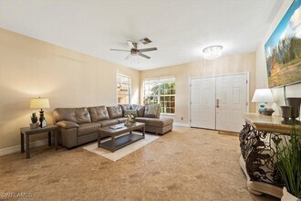 12341 Eagle Pointe Cir in Ft. Myers, FL - Building Photo - Building Photo