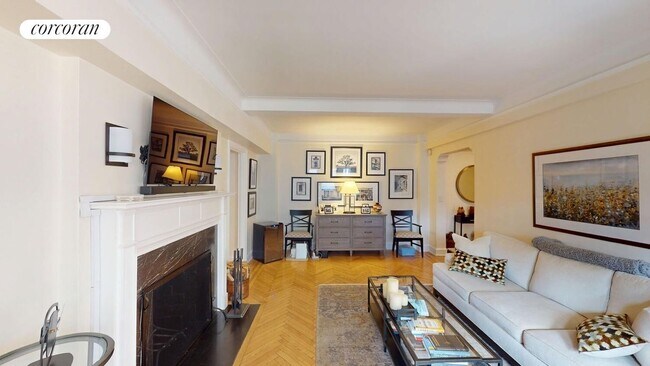 210 E 68th St in New York, NY - Building Photo - Building Photo