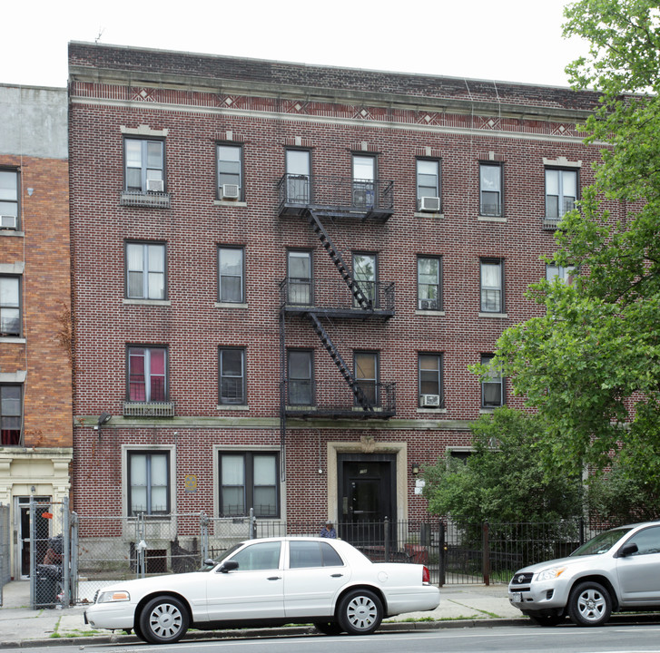 158 Linden Blvd in Brooklyn, NY - Building Photo