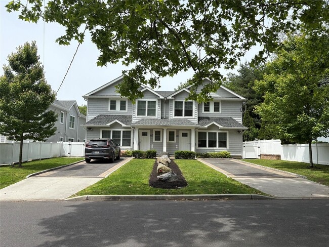 property at 17 Dunes Ln