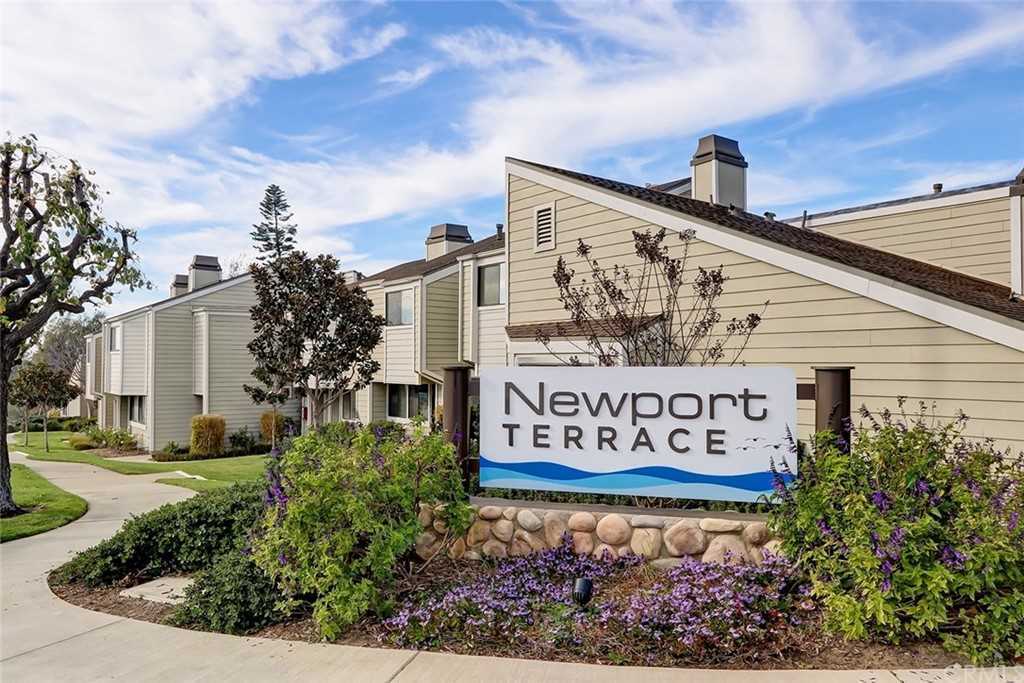 22 Latitude Ct in Newport Beach, CA - Building Photo