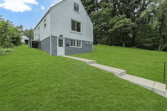 1736 Pierce St in Aliquippa, PA - Building Photo - Building Photo