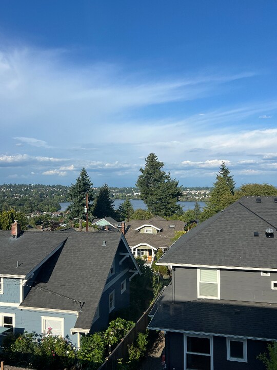 6410 Phinney Ave N in Seattle, WA - Building Photo