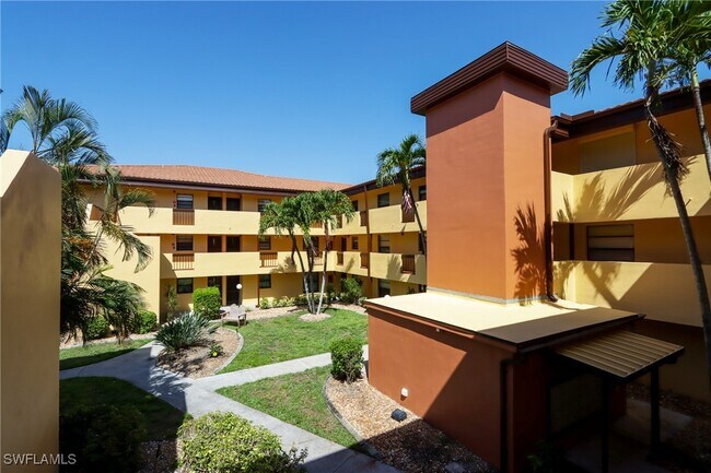 6110 Whiskey Creek Dr in Ft. Myers, FL - Foto de edificio - Building Photo