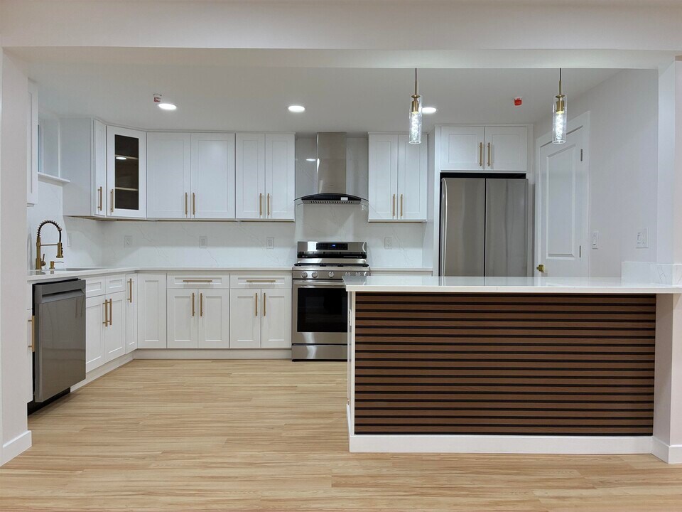 716 11TH St in Union City, NJ - Building Photo