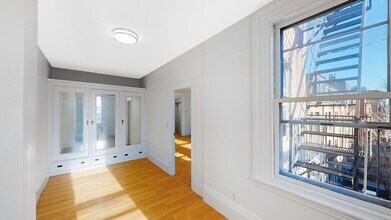 396 Beacon St, Unit 3R in Boston, MA - Building Photo - Building Photo