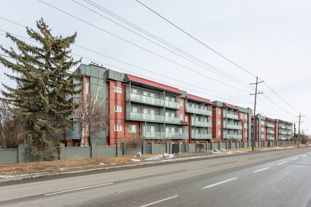 333 Garry Cres NE in Calgary, AB - Building Photo