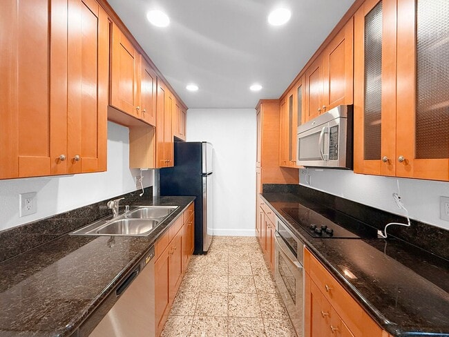 8560 Via Mallorca in San Diego, CA - Building Photo - Building Photo
