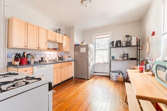 394 Centre St, Unit 2 in Boston, MA - Foto de edificio - Building Photo