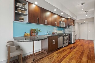 910 Lenora St, Unit #904 in Seattle, WA - Foto de edificio - Building Photo