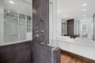 1040 Biscayne Blvd, Unit 3306 in Miami, FL - Building Photo - Building Photo