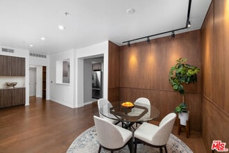 930 N Doheny Dr in West Hollywood, CA - Building Photo - Building Photo